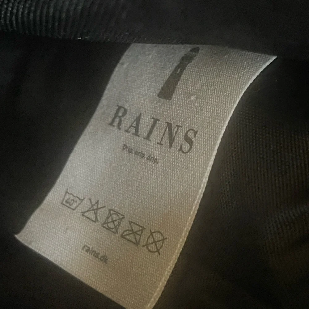 RAINS backpack - Picture 7 of 7